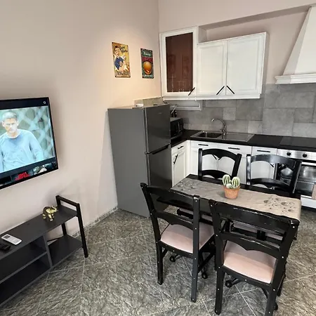 Matt House Beachside * Durrës